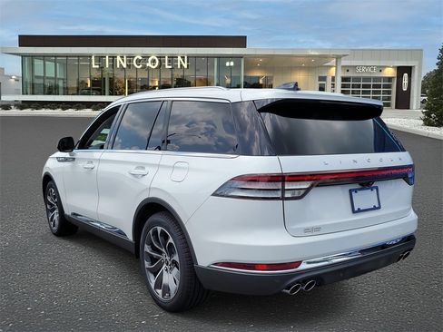 New 2025 Lincoln Aviator Premiere image 3