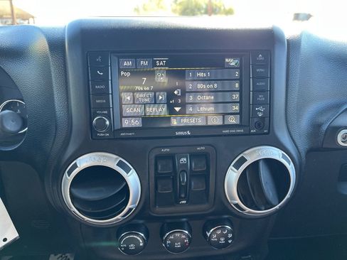 Used 2014 Jeep Wrangler Unlimited Rubicon w/ Connectivity Group image 13