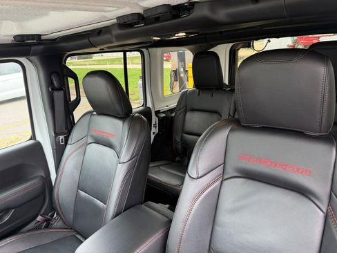 Used 2019 Jeep Wrangler Unlimited Rubicon w/ Dual Top Group AWD/4WD image 17