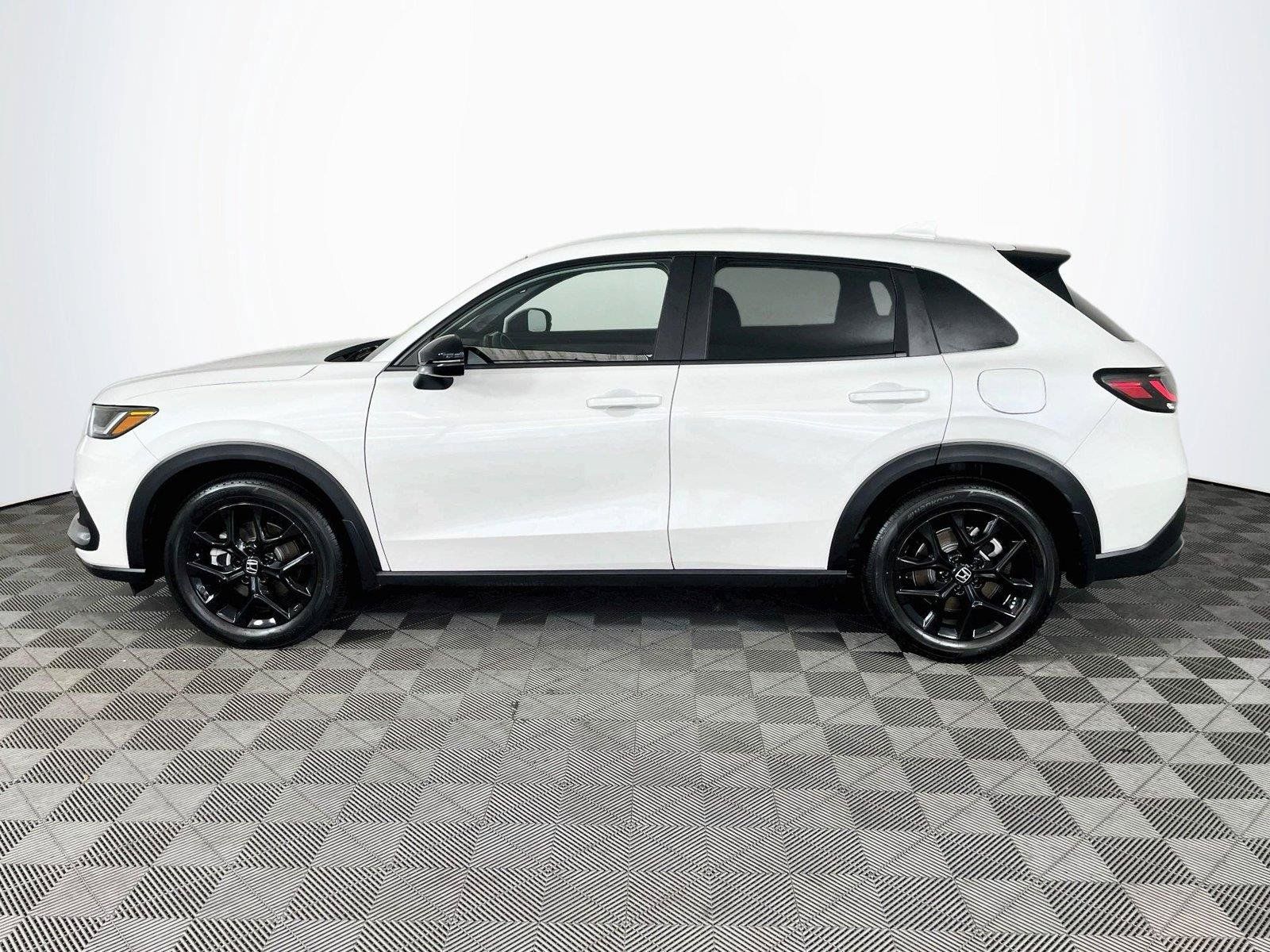 Certified 2025 Honda HR-V Sport image 4