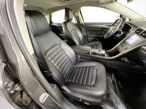 Used 2020 Ford Fusion SEL FWD image 28