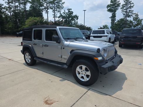 Used 2018 Jeep Wrangler Unlimited Sport S AWD/4WD image 2