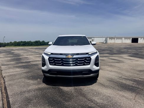 New 2026 Chevrolet Equinox LT w/ Safety and Technology Package FWD image 3