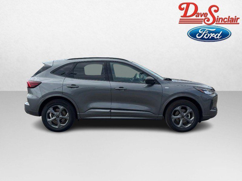 Used 2024 Ford Escape ST-Line w/ Tech Pack #1 AWD/4WD image 5