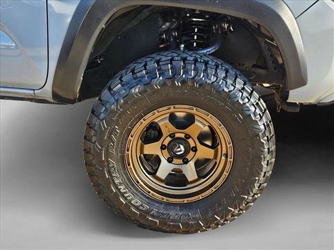 Used 2019 Toyota Tacoma TRD Off-Road w/ Technology Package image 25