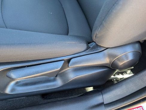 Used 2020 Toyota Corolla LE image 22