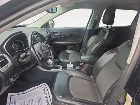Used 2018 Jeep Compass Latitude w/ Popular Equipment Group AWD/4WD image 9