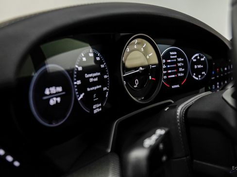 Used 2024 Porsche 911 Carrera GTS w/ Premium Package image 32