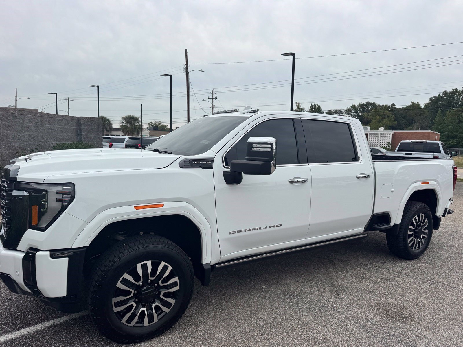 Used 2024 GMC Sierra 2500 Denali Ultimate AWD/4WD image 2