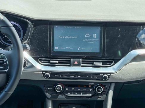 Used 2022 Kia Niro LXS FWD image 12