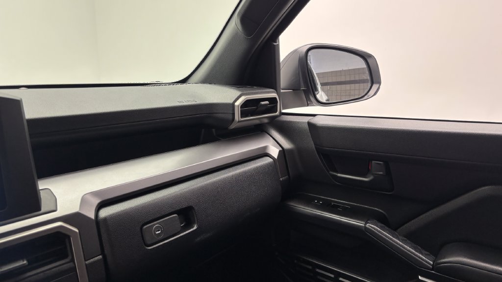 Used 2025 Toyota 4Runner SR5 AWD/4WD image 23