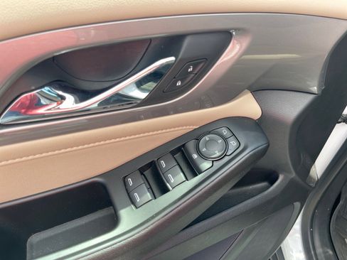 Used 2023 Chevrolet Traverse LS image 8