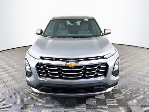 Used 2026 Chevrolet Equinox LT FWD image 2