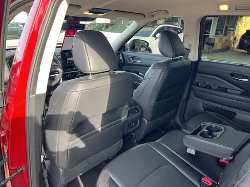 Certified 2024 Nissan Pathfinder SL image 10