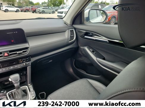 Certified 2024 Kia Seltos EX AWD/4WD image 17