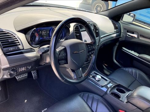 Used 2023 Chrysler 300 C RWD image 3