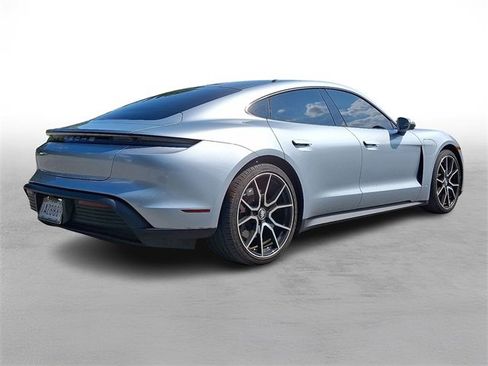 Used 2023 Porsche Taycan image 6