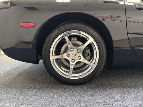 Used 2003 Chevrolet Corvette Coupe w/ Preferred Equipment Group RWD image 25
