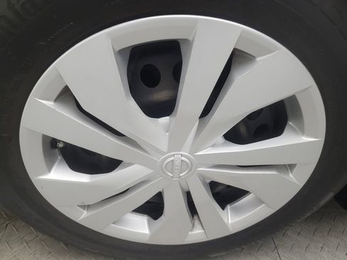 Used 2024 Nissan Versa S w/ Trunk Package FWD image 31