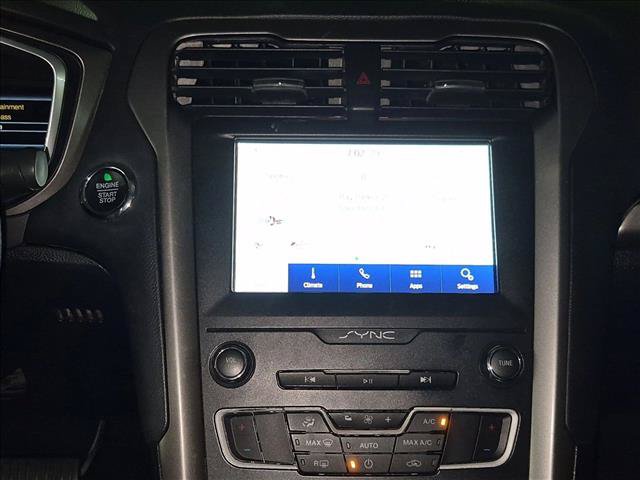 Used 2020 Ford Fusion SE FWD image 12