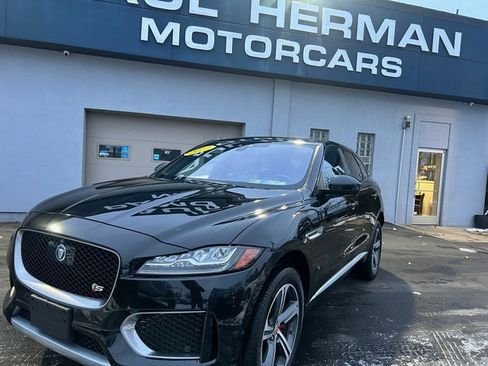Used 2017 Jaguar F-PACE S AWD/4WD image 2