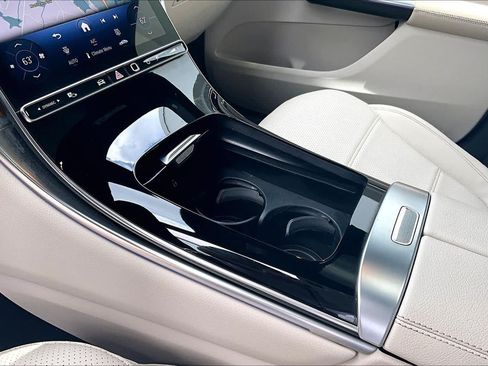 Used 2025 Mercedes-Benz GLC 300 image 19