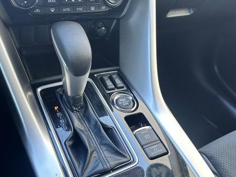 Used 2025 Mitsubishi Eclipse Cross SE image 16