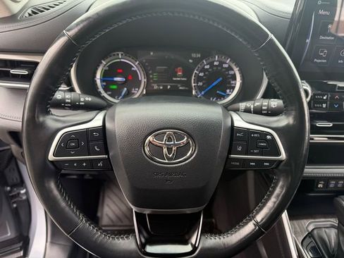 Certified 2022 Toyota Highlander Limited image 13