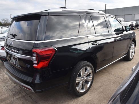 Used 2023 Ford Expedition Platinum image 6