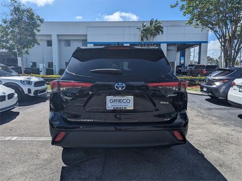 Used 2023 Toyota Highlander XLE image 16
