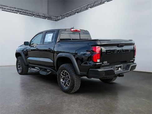 Used 2024 Chevrolet Colorado ZR2 w/ ZR2 Convenience Package III image 3