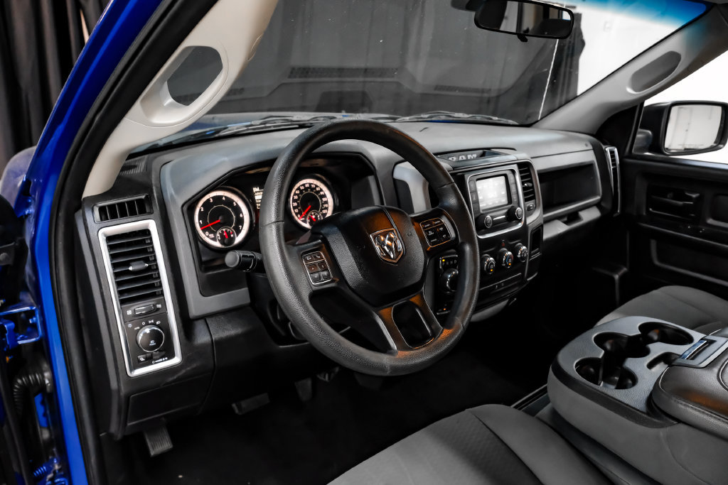 Used 2019 RAM 1500 Express w/ Express Value Package AWD/4WD image 3