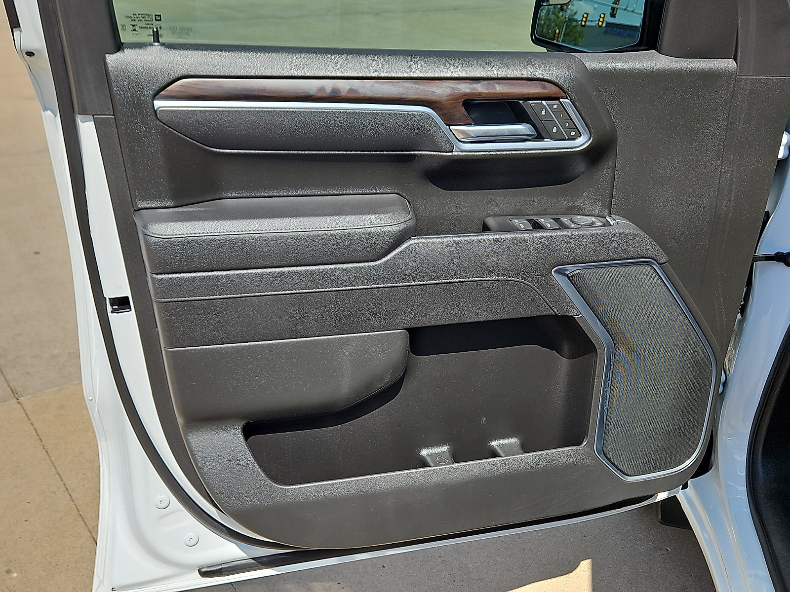 Used 2025 GMC Sierra 1500 SLT RWD image 12