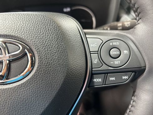 Used 2025 Toyota RAV4 XLE image 23