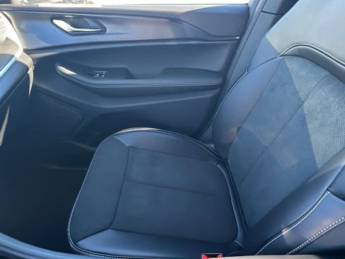 New 2025 Jeep Grand Cherokee Altitude image 12