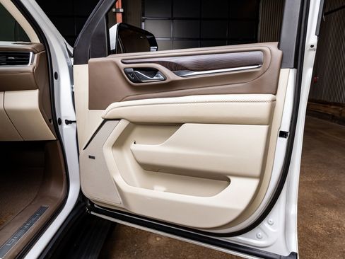 Used 2023 GMC Yukon Denali w/ Denali Reserve Package image 37