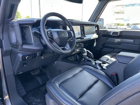 New 2025 Ford Bronco Badlands image 9