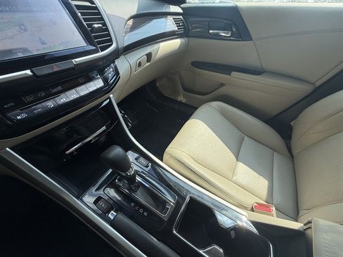 Used 2016 Honda Accord Touring image 29