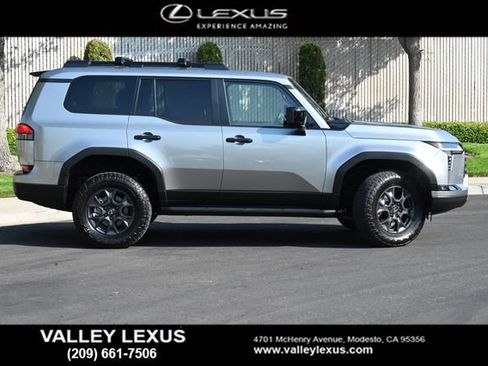 Used 2025 Lexus GX 550 AWD/4WD image 3