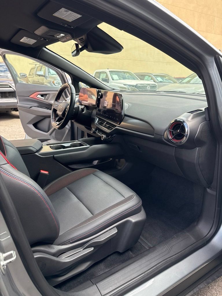 Used 2024 Chevrolet Equinox EV RS FWD image 19