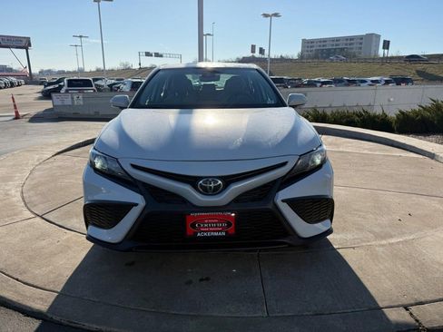 Used 2024 Toyota Camry SE w/ Cold Weather Package image 10