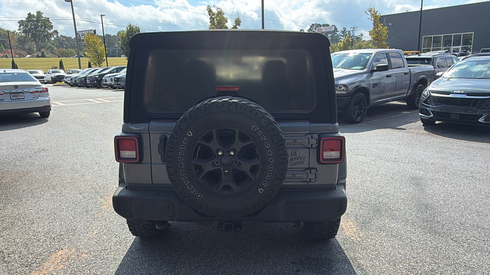 Used 2022 Jeep Wrangler Unlimited Sport AWD/4WD image 9