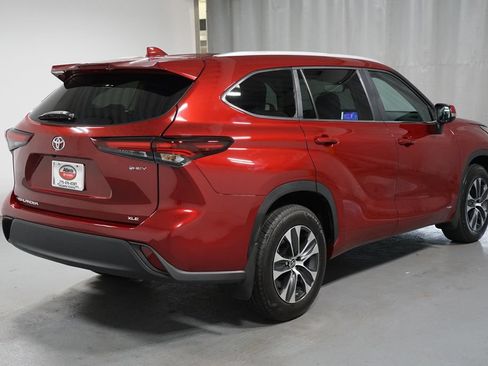Certified 2025 Toyota Highlander XLE AWD/4WD image 8