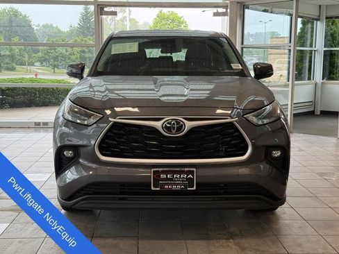 Used 2023 Toyota Highlander FWD image 7