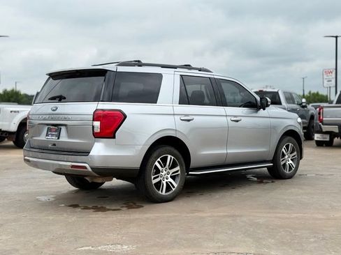 Used 2023 Ford Expedition XLT AWD/4WD image 2