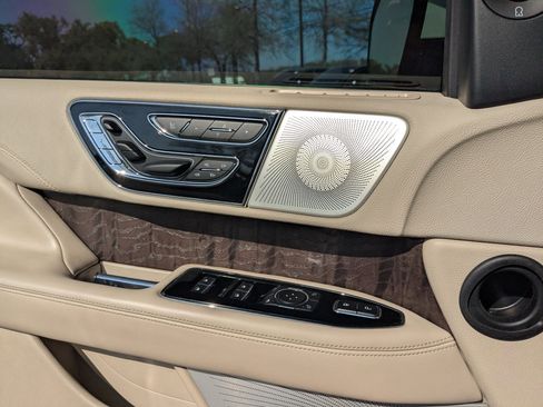 Used 2021 Lincoln Navigator L Reserve image 12