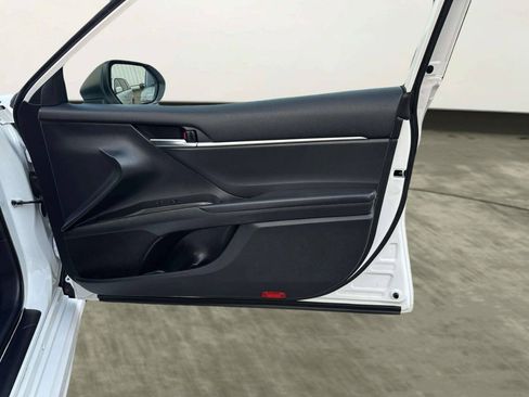 Used 2022 Toyota Camry SE FWD image 25