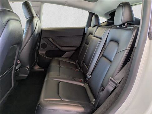 Used 2022 Tesla Model Y Long Range AWD/4WD image 19
