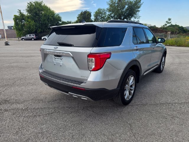 Used 2024 Ford Explorer XLT w/ Equipment Group 202A AWD/4WD image 4