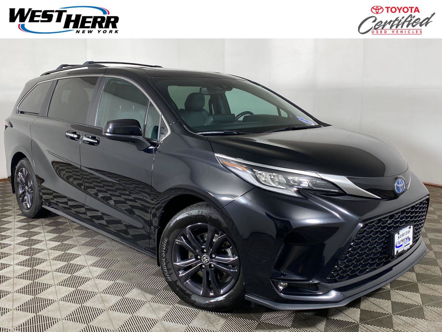 Used 2024 Toyota Sienna XSE w/ XSE Plus Package AWD/4WD image 1